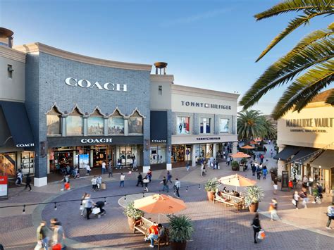 outlet stores in la vale.